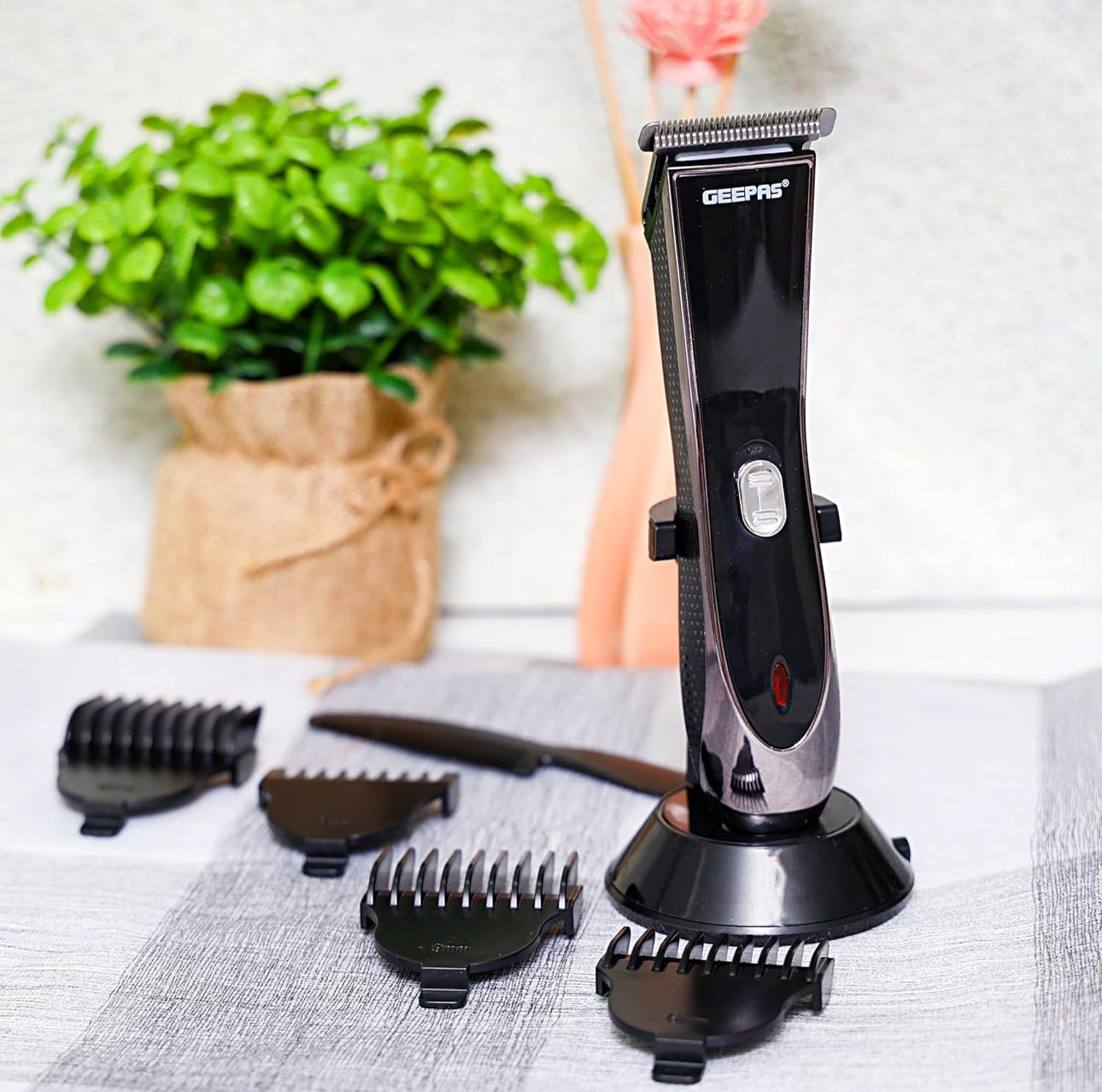 Geepas Gtr56024,Geepas Rechargeble Trimmer, Black+Silver,
